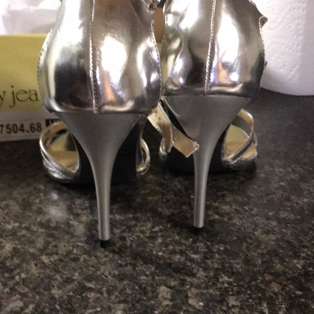 Heels - Picture 3 of 3
